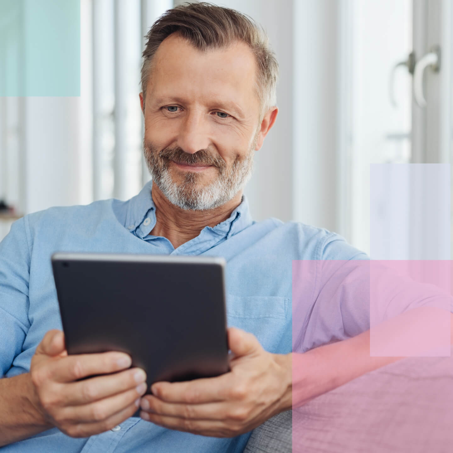 Foto von einem zukünftigen Partner, der online einen Beratungstermin bucht